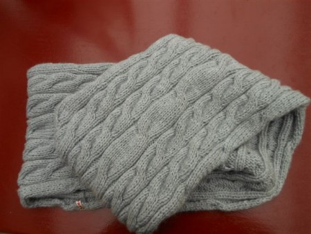 013 Snood-sjaal met 7 kabels, totale lengte 1.35 meter en 30 cm breed. Deze is gemaakt in opdracht. 